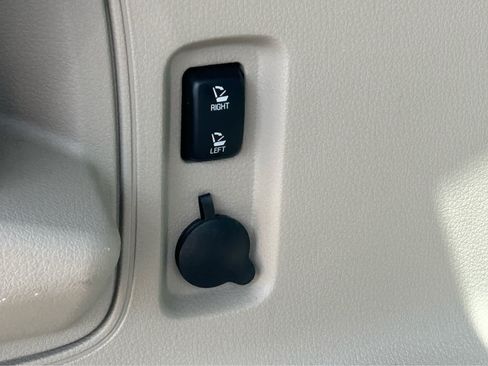 Used 2015 Lincoln MKX FWD w/ Equipment Group 102A image 8
