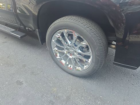 Used 2023 Chevrolet Silverado 1500 LTZ w/ Technology Package image 8