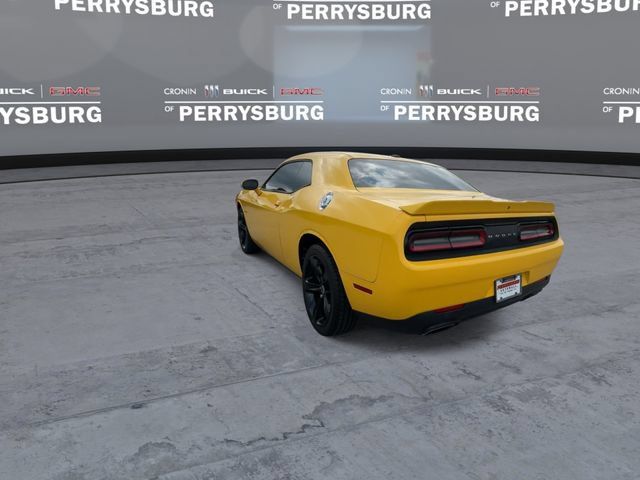 Used 2018 Dodge Challenger R/T w/ Driver Convenience Group RWD image 6
