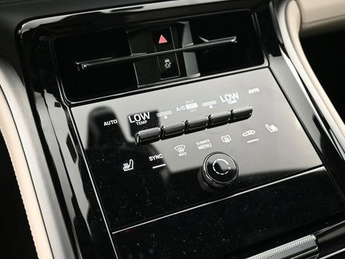 Certified 2025 Porsche Panamera image 22