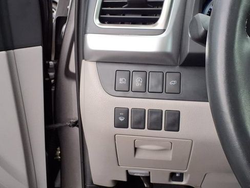 Used 2019 Toyota Highlander XLE AWD/4WD image 14