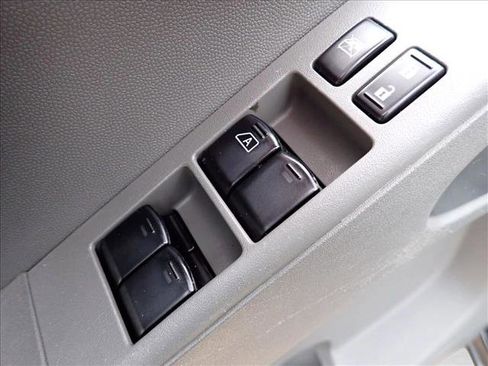 Used 2018 Nissan Frontier SV image 12