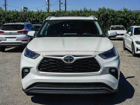 Used 2023 Toyota Highlander XLE image 6