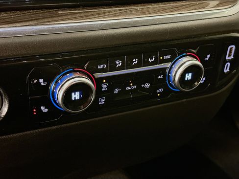 Used 2023 GMC Sierra 1500 Elevation image 24