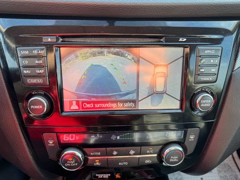 Used 2015 Nissan Rogue SL image 21