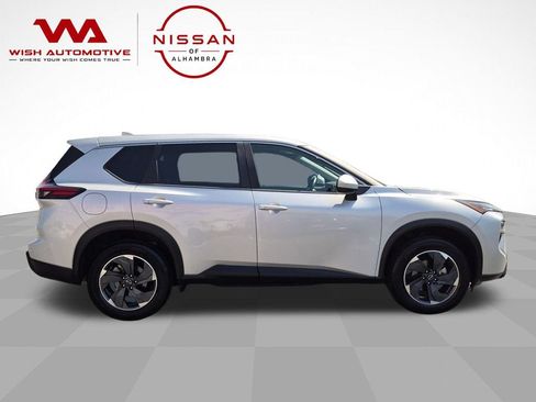 Certified 2024 Nissan Rogue SV FWD image 4