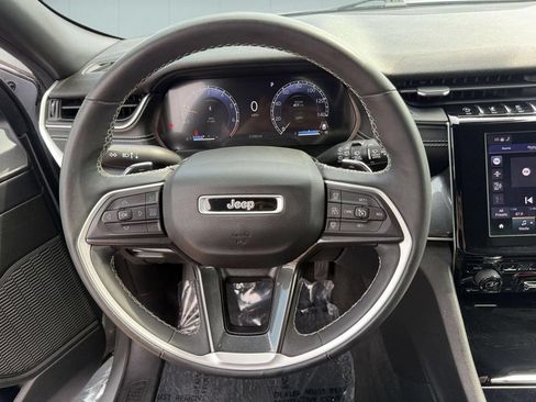 Used 2023 Jeep Grand Cherokee Altitude AWD/4WD image 19