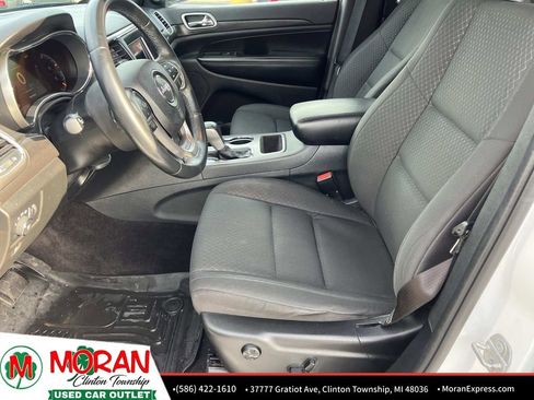 Used 2018 Jeep Grand Cherokee Laredo image 16