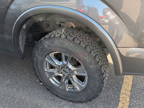 Used 2016 Ford F150 Lariat w/ Equipment Group 502A Luxury image 6