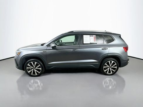 Used 2024 Volkswagen Taos SE FWD image 5