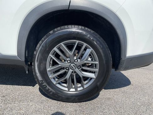 Used 2024 Nissan Rogue S FWD image 10