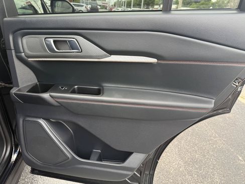 Used 2025 Ford Explorer ST-Line AWD/4WD image 18