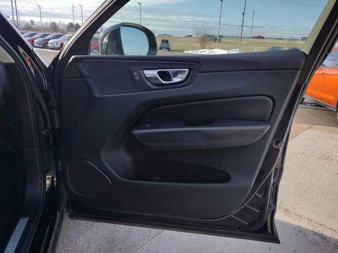 Used 2023 Volvo XC60 B5 Core image 31