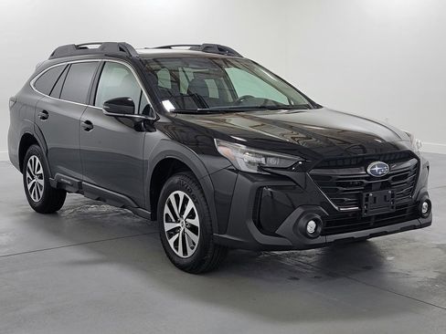 Used 2025 Subaru Outback Premium image 2