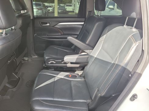 Used 2018 Toyota Highlander XLE FWD image 29