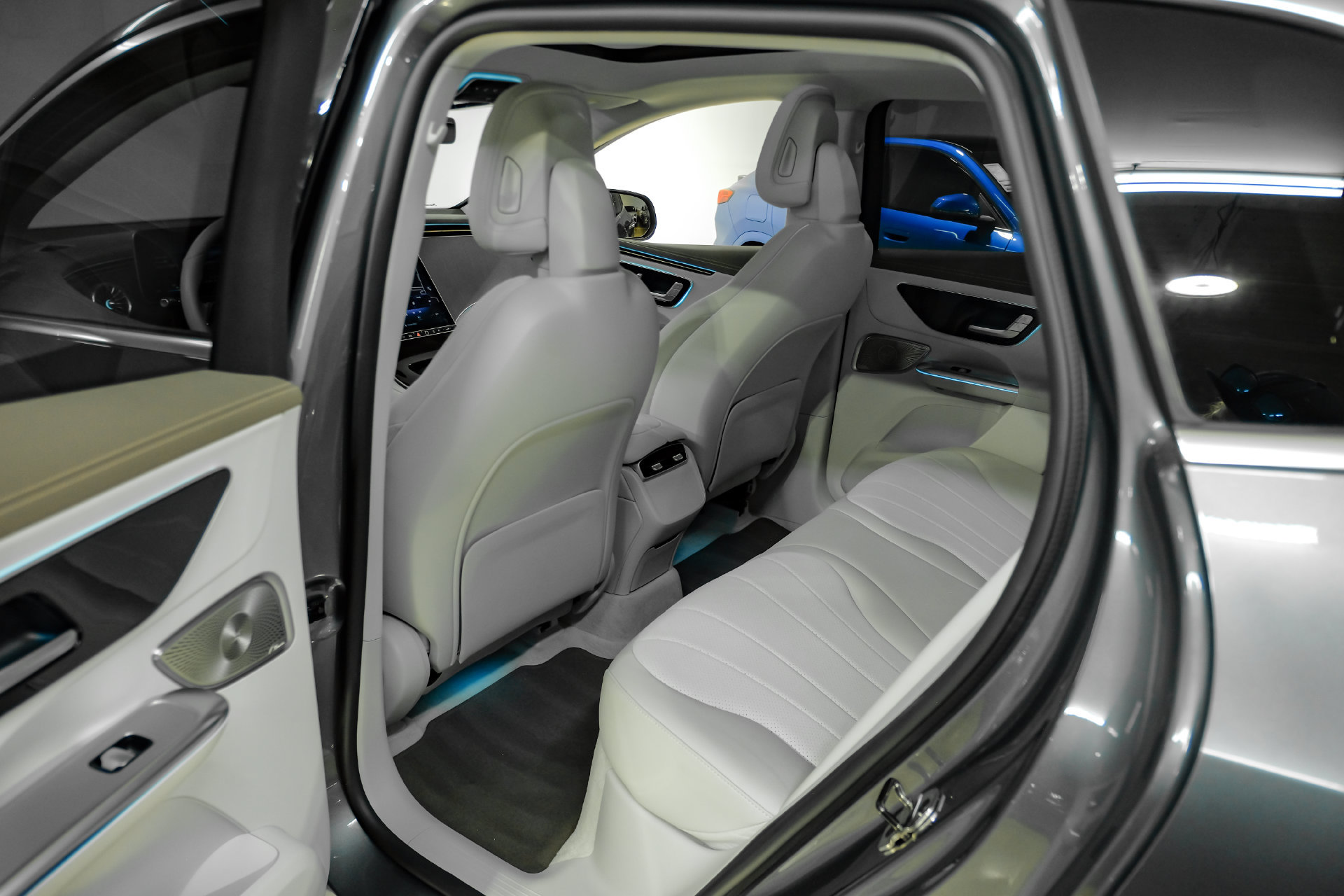 Used 2023 Mercedes-Benz EQE 350+ SUV w/ AMG Line Exterior Package image 39