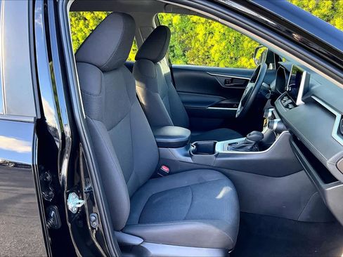 Used 2025 Toyota RAV4 LE image 8