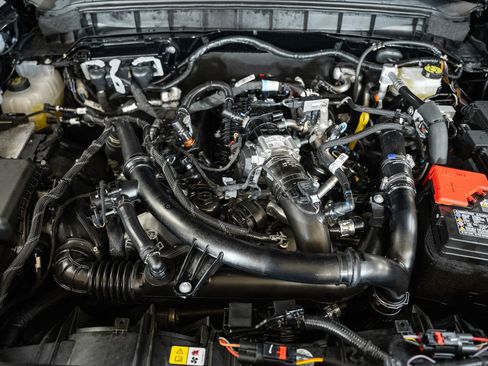 Used 2025 Ford Bronco Badlands image 26