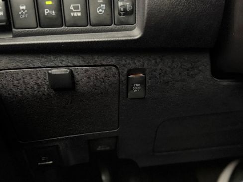 Used 2020 Toyota Sienna Limited image 36