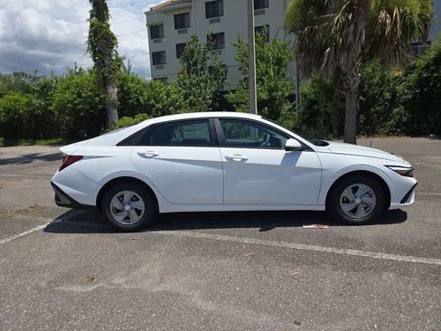 New 2026 Hyundai Elantra SE FWD image 8