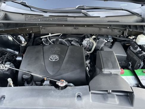 Used 2019 Toyota Highlander LE image 30