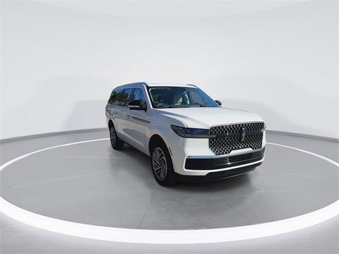 New 2025 Lincoln Navigator L Reserve image 2