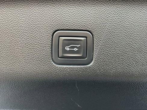 Used 2024 Chevrolet Tahoe Premier AWD/4WD image 23