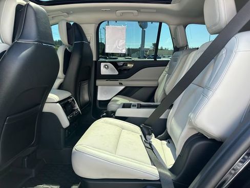 Used 2025 Lincoln Aviator Reserve w/ Luxury Package AWD/4WD image 21