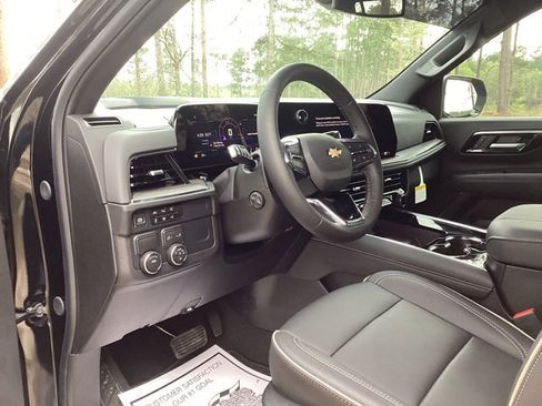 New 2025 Chevrolet Suburban Premier RWD image 12