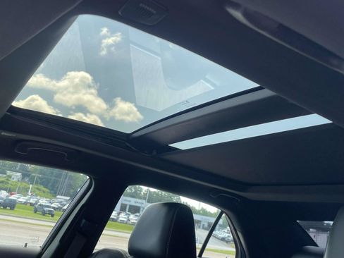 Used 2023 Chrysler 300 C RWD image 14