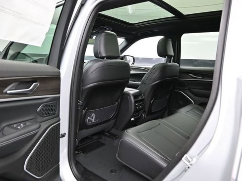 New 2026 Jeep Grand Cherokee Limited AWD/4WD image 21