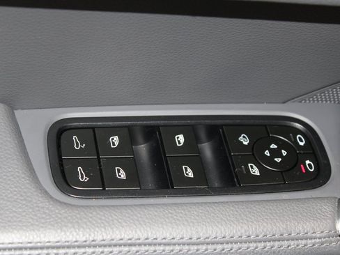 Used 2023 Porsche Cayenne S image 10