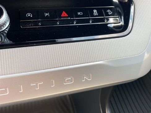 New 2025 Ford Expedition Active image 32