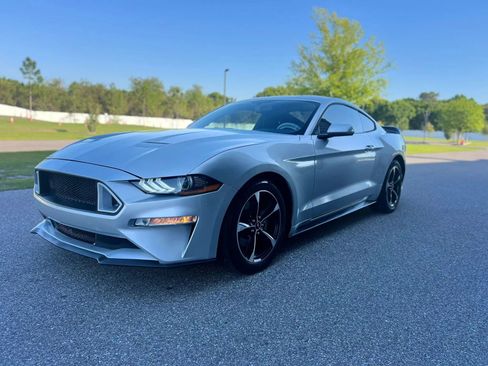 Used 2019 Ford Mustang Coupe image 3