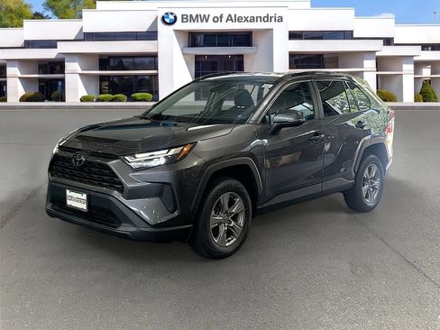Used 2022 Toyota RAV4 XLE AWD/4WD image 1