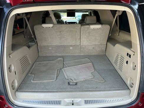 Used 2016 Cadillac Escalade ESV Luxury image 22