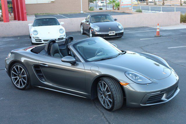 Used 2017 Porsche 718 Boxster RWD image 11