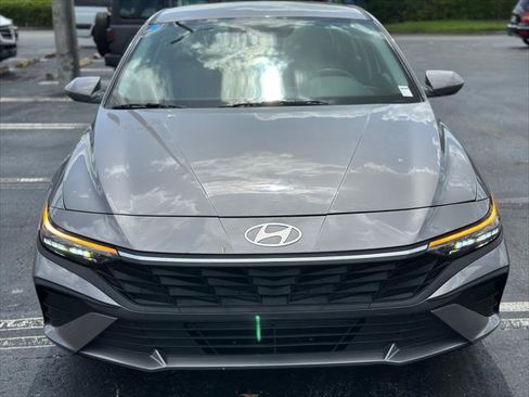 Used 2024 Hyundai Elantra SEL FWD image 3
