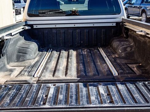 Used 2020 Nissan Frontier PRO-4X w/ Pro-4x Utility Package image 5