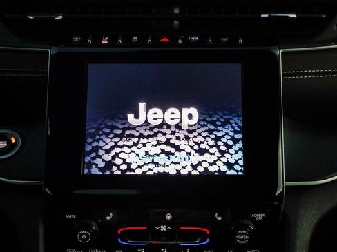 New 2025 Jeep Grand Cherokee L Altitude image 15