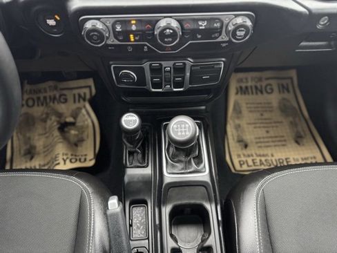 Used 2023 Jeep Wrangler Sport S image 27