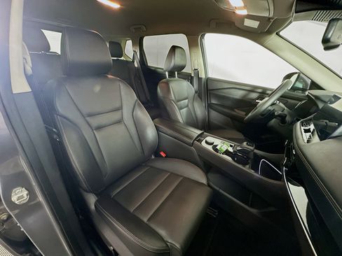 Used 2025 Nissan Rogue SL AWD/4WD image 30