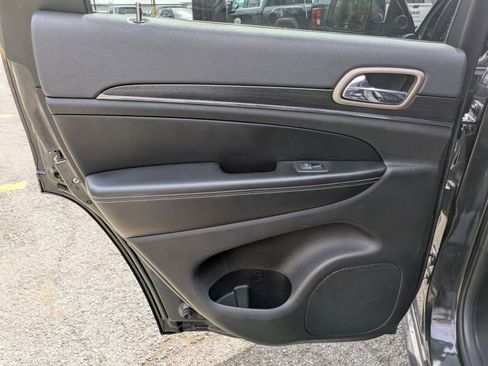 Used 2014 Jeep Grand Cherokee Limited image 27
