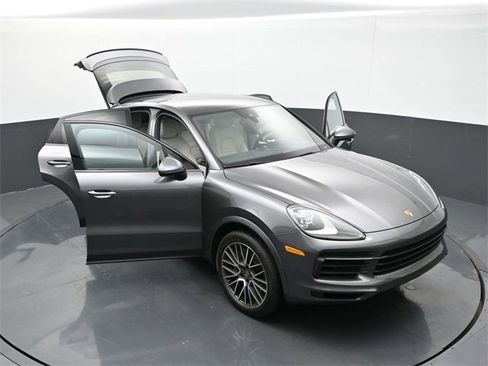 Used 2022 Porsche Cayenne S image 38