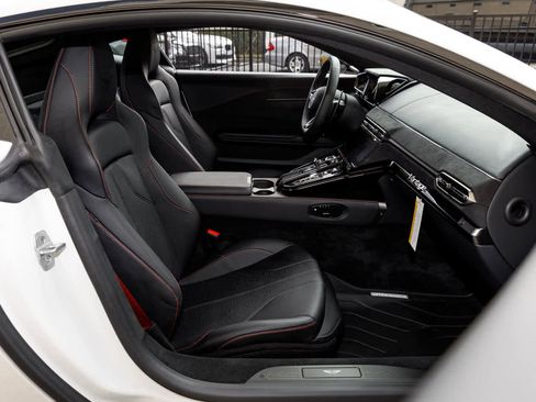 Used 2025 Aston Martin V8 Vantage Coupe image 55