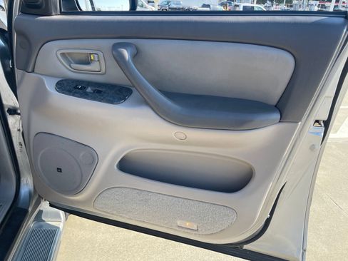 Used 2007 Toyota Sequoia SR5 RWD image 12