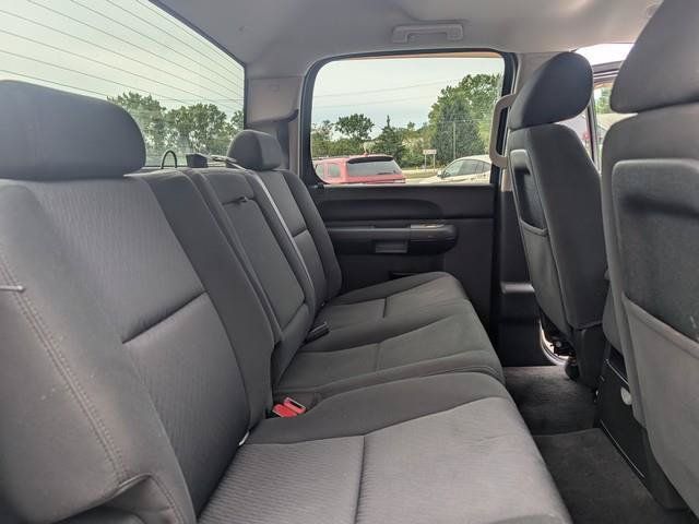 Used 2011 Chevrolet Silverado 2500 LT w/ Interior Plus Package AWD/4WD image 21