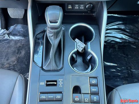 Certified 2024 Toyota Highlander XLE AWD/4WD image 31