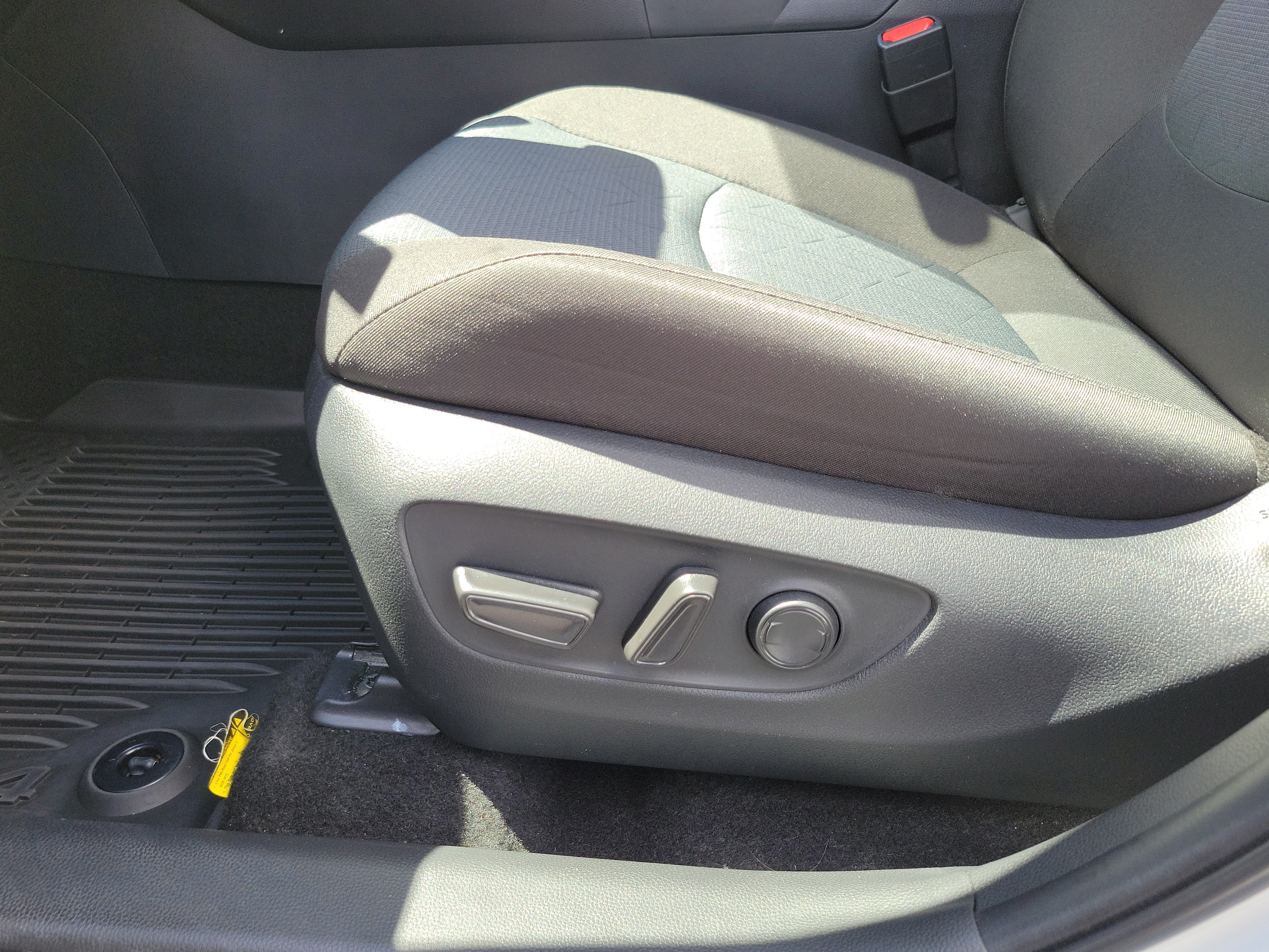 Used 2025 Toyota RAV4 XLE w/ Convenience Package FWD image 22