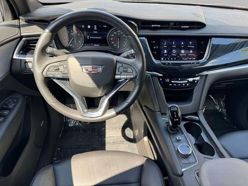 Used 2023 Cadillac XT6 Premium Luxury w/ Technology Package AWD/4WD image 4